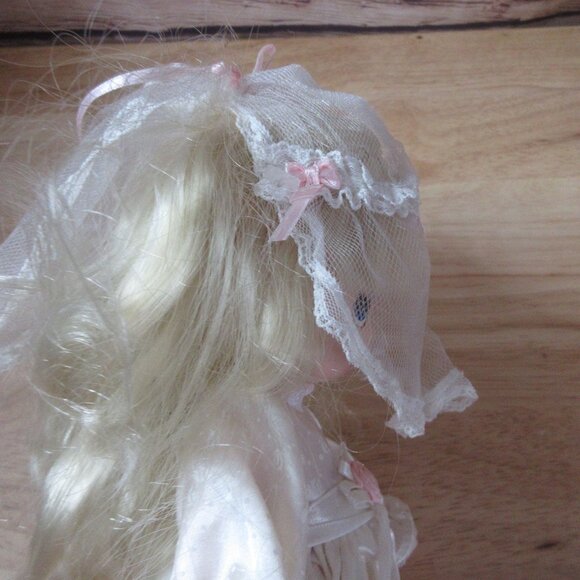 Precious Moments Bride 10" Doll - April - Vintage 1992 by Rose Art - Picture 7 of 10
